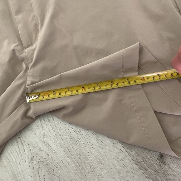 Vineyard Vines Club Performance Mens Khaki Breaker Shorts Size 38‎ - Picture 3 of 9